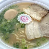 Snapdishの料理写真:博多濃厚豚骨ラーメン|あべたかひろさん