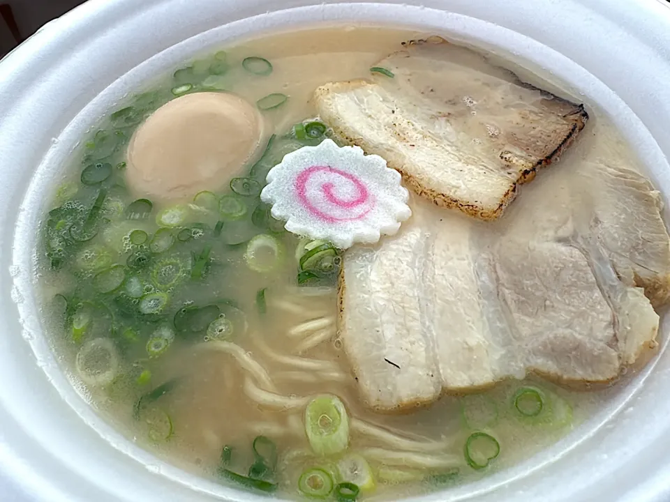 Snapdishの料理写真:博多濃厚豚骨ラーメン|あべたかひろさん