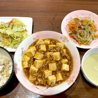 Snapdishの料理写真:麻婆豆腐　さつまいもポタージュ　春雨サラダ　キャベ玉ベーコンのコンソメバター炒め|おさむん17さん