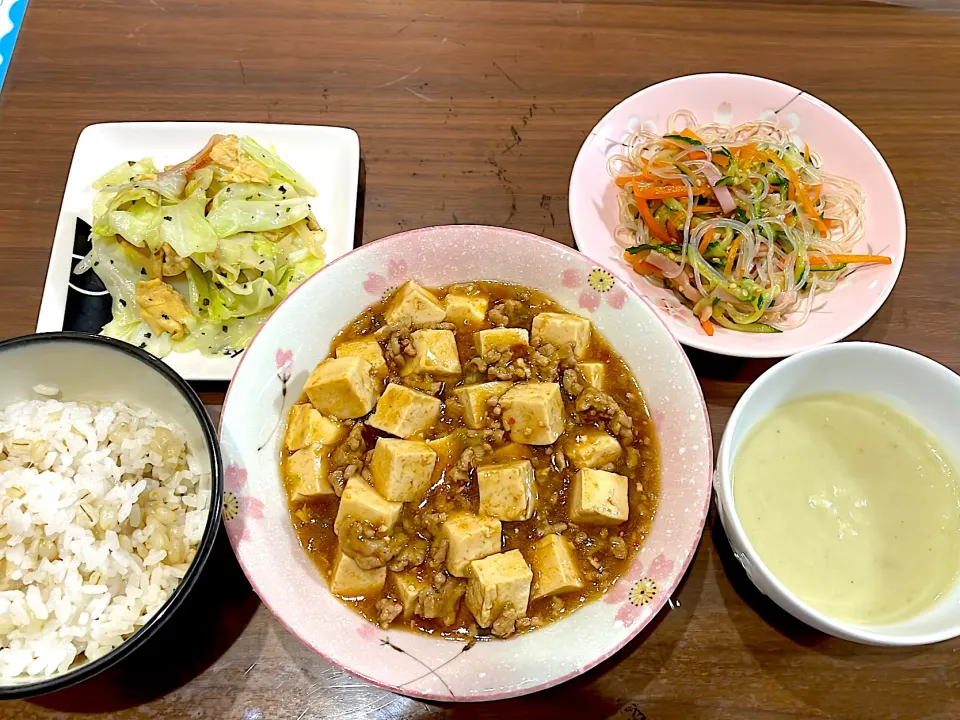 麻婆豆腐　さつまいもポタージュ　春雨サラダ　キャベ玉ベーコンのコンソメバター炒め|おさむん17さん