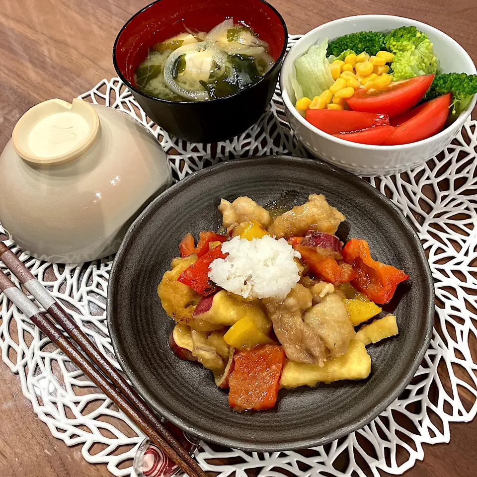 Snapdishの料理写真:11/1  鶏肉さつまいもパプリカみぞれ煮|らぶちあんさん