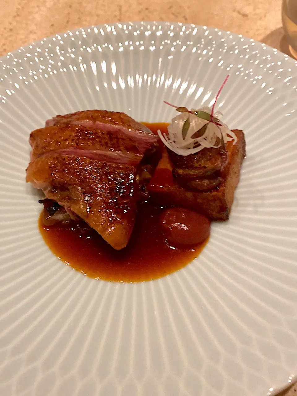 Roasted Pigeon
Smoked Hard Tofu and Seven-Spice Pigeon Jus|H2Oさん