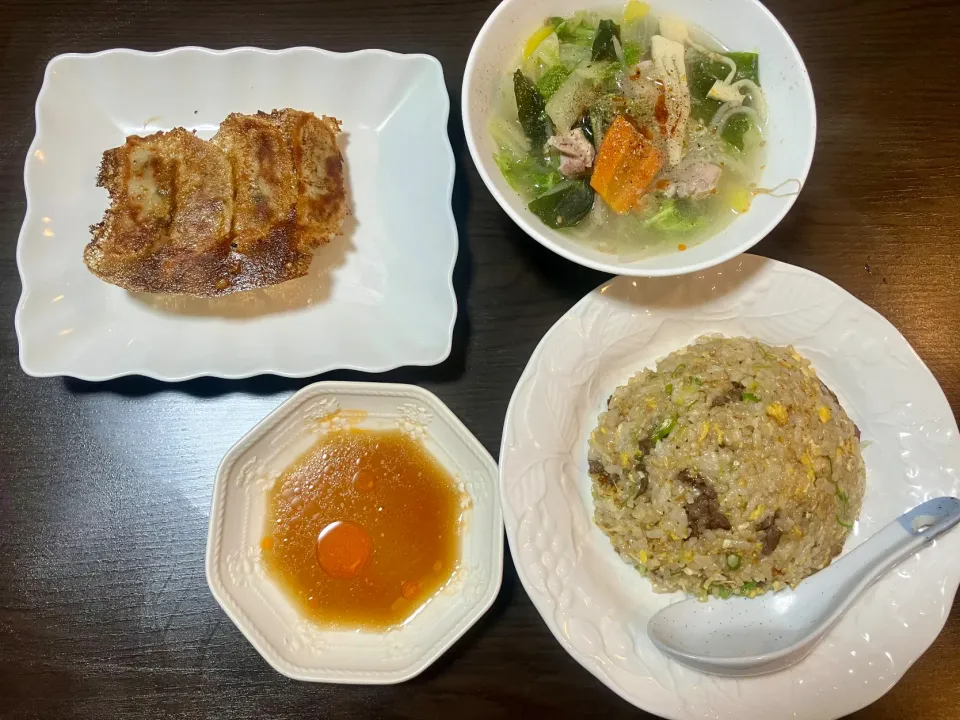 Snapdishの料理写真:炒飯、餃子(冷凍)、中華風スープ|tatsuponさん