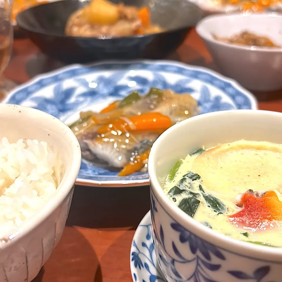 Snapdishの料理写真:11月スタートの日は和食ごはん　　　　　　　　　　茶碗蒸しの出し汁づくりにしいたけ茶を　　　　　使ってみました|mokoさん