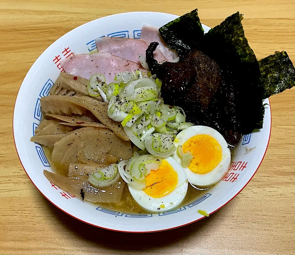 Snapdishの料理写真:ラーメン🍜|料理好きなじいさまさん