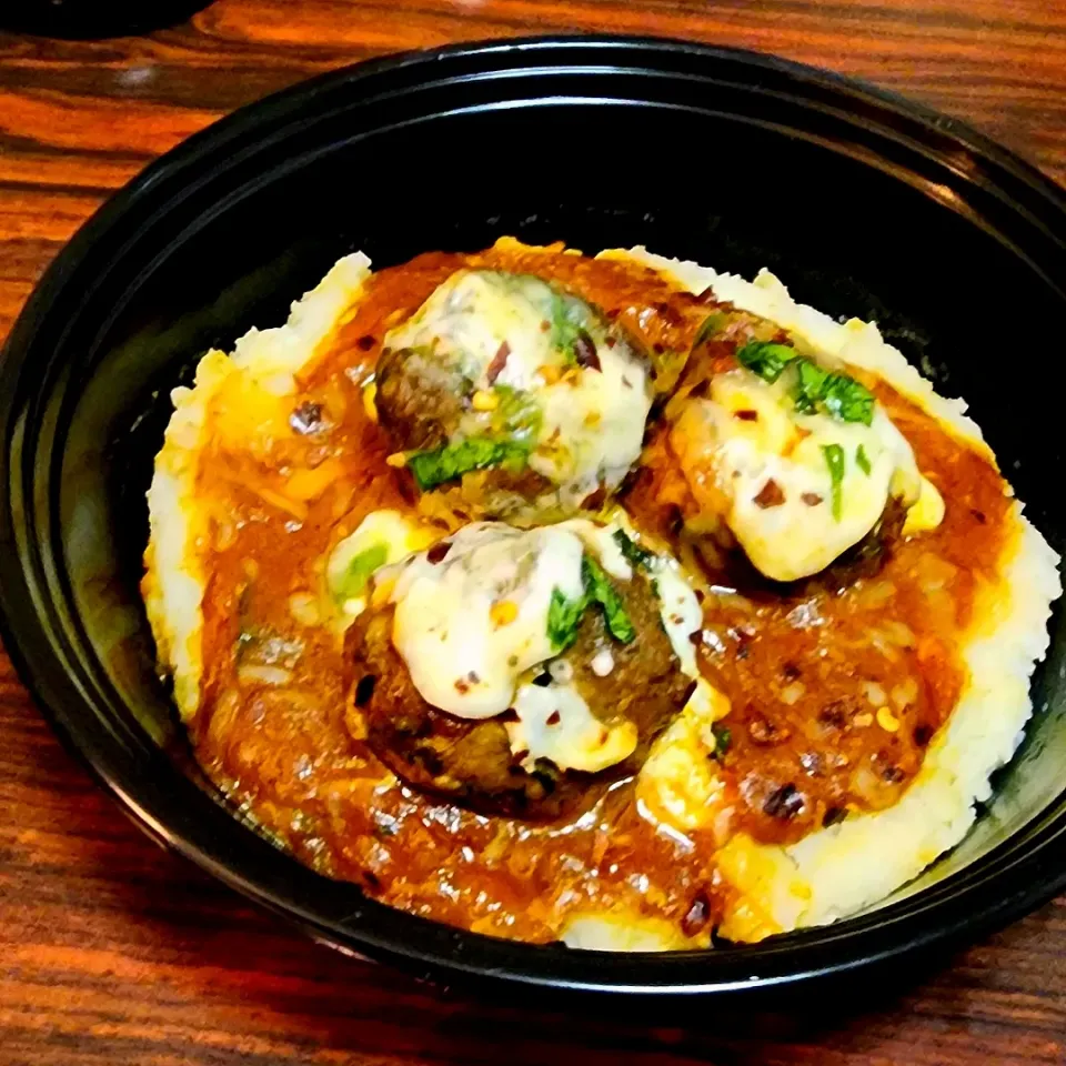 Spinach Garlic Meatballs Stuffed with Mozzarella|Tam Tamさん