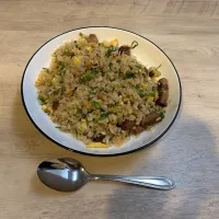 Snapdishの料理写真:作り置きしてたチャーシューと付けてた醤油でチャーハン|りょうさん