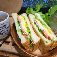 Snapdishの料理写真:サンドウィッチ🥪🌺| chiyukiさん