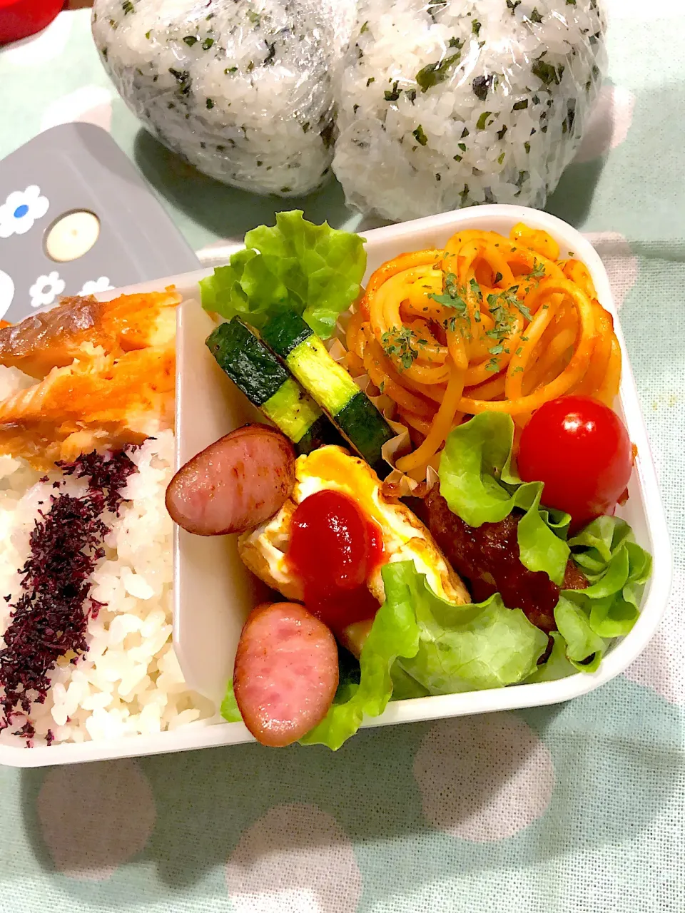 Snapdishの料理写真:2024.11.2  ＊今日のお弁当＊わかめおにぎり🍙♪♪|rinrin*mama*さん