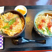 Snapdishの料理写真:ミニカツ丼とミニうどん❣️|Yoshihiro  Hamasakiさん