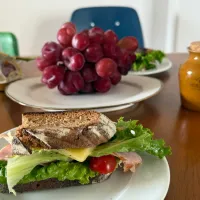 Snapdishの料理写真:フランスで買ってきたマスタードとチーズでサンドイッチ🥪|takosさん