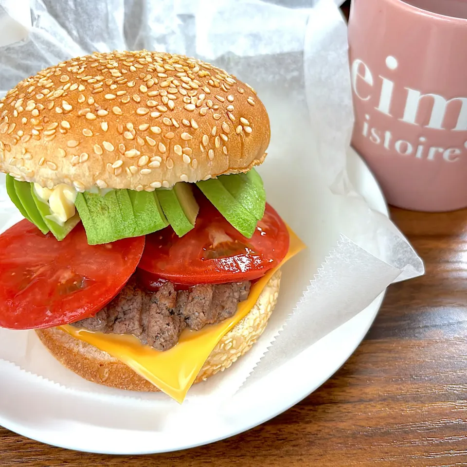 Snapdishの料理写真:アボカドバーガー🍔|matumotommさん