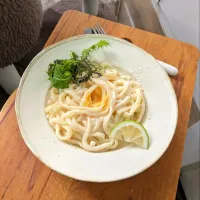 Snapdishの料理写真:明太カルボナーラ風うどん✽味変レモン付き♪|mi_neneco♪さん