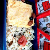 Snapdishの料理写真:#昼飯　豆の顔？チーズオムレツと梅と黒豆7個茶豆3個乗せロウカット玄米海の恵み混ぜご飯海苔と子持ち昆布挟み弁当|ms903さん