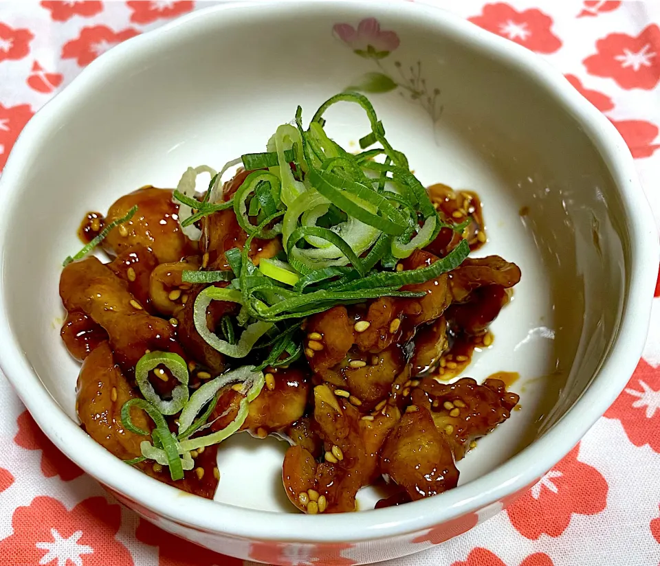 Snapdishの料理写真:一品おつまみ　焼き鳥のタレで、甘辛鶏皮|やっちゃさん