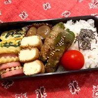 Snapdishの料理写真:2024.11.2 息子弁当　◎ピーマン肉巻き　◎絹揚げ肉巻き　◎玉蒟蒻　◎ほうれん草入り卵焼き　◎ポークソーセージとじゃがいものソテー|goroさん