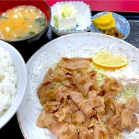 Snapdishの料理写真:生姜焼き定食|Noriyuki Saitoさん