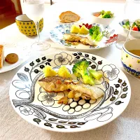 Snapdishの料理写真:真鯛のムニエル🐟🥂|ゆかりさん