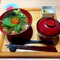 Snapdishの料理写真:【館山なぎさ食堂】新鮮ヤリイカの沖漬丼|ひよこさん