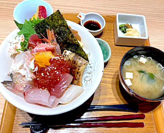 【館山なぎさ食堂】特上丸六水産海鮮丼|ひよこさん