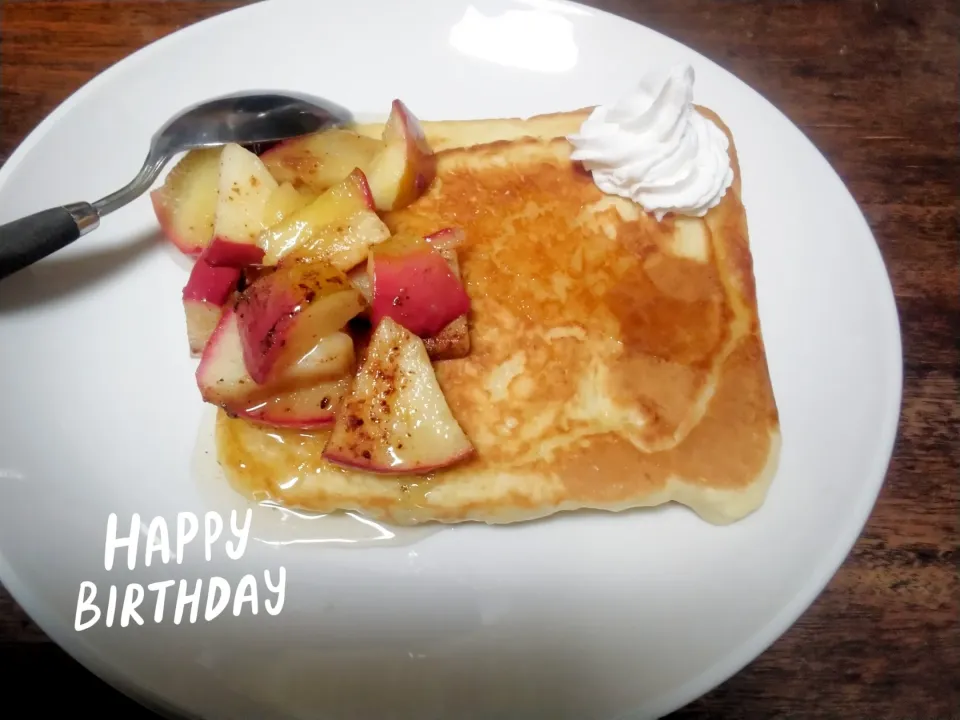 Snapdishの料理写真:素敵なケーキは作れないけど、こずりんさん、誕生日おめでとうございます🎉💐|にんにくと唐辛子が特に好き❤️(元シャリマー)さん