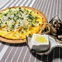 Snapdishの料理写真:甘藍としらすのオムピザ
しめじの塩昆布和え
オリーブオイルと岩塩の奴|マギーさん