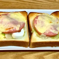 Snapdishの料理写真:☆ハムとゆで卵のチーズトースト|まぁたんさん