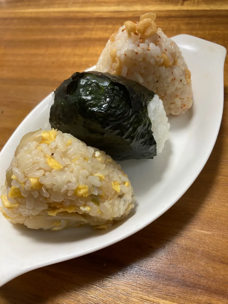 Snapdishの料理写真:ザーサイ、鮭、ゆず七味たぬきおにぎり|tororoimoさん