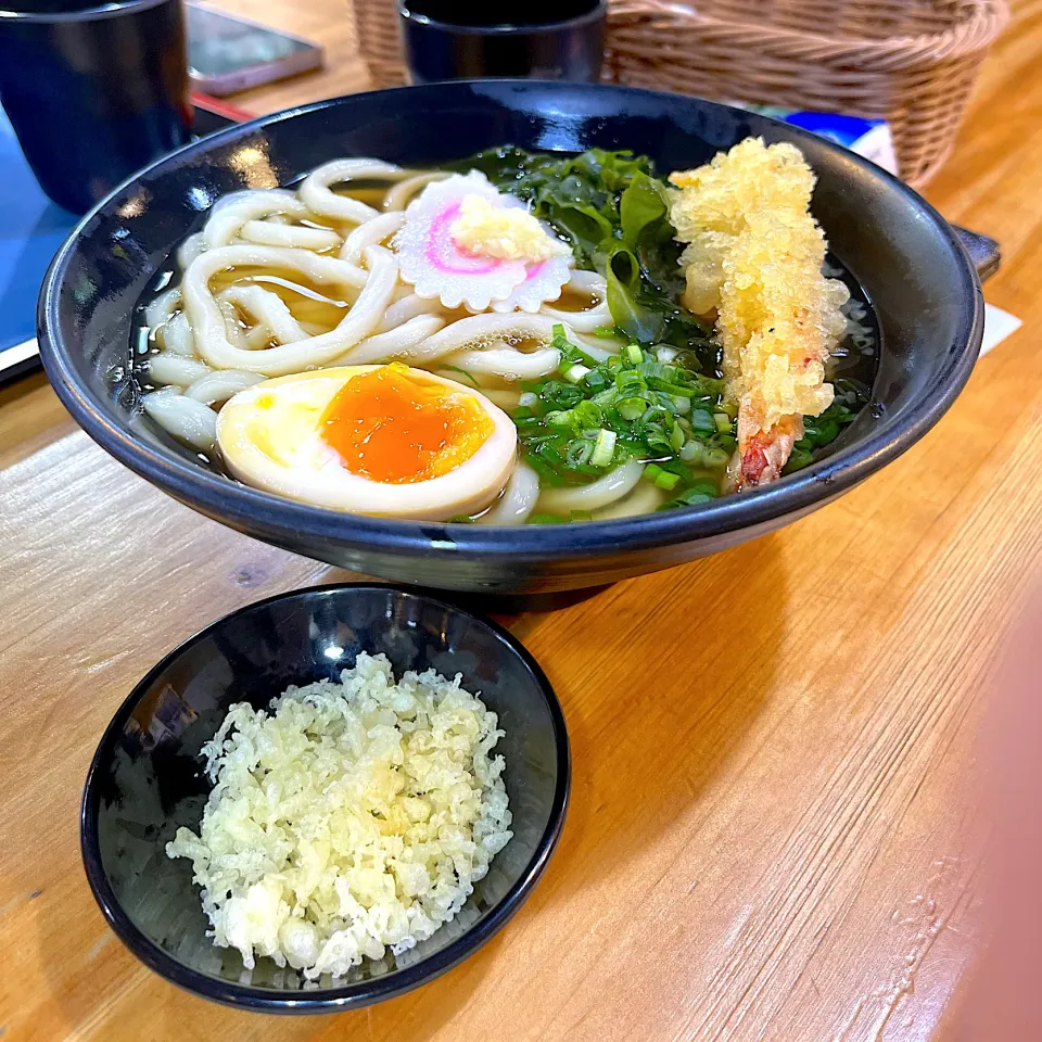 Udon with deep fried shrimp and egg|skyblueさん