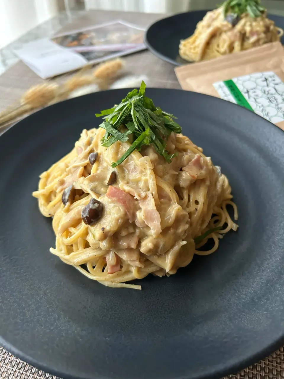 【食卓を紡ぐおたより便】だしパウダー de ベーコンときのこの和風クリームパスタ|まなまな♡さん