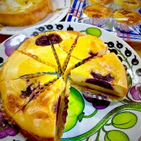 Snapdishの料理写真:紫芋はちみつレモン煮入りベイクドチーズケーキ|Blueberry🫐さん