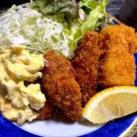 Snapdishの料理写真:カキフライカニクリームコロッケ©︎さぼてん|須佐浩幸さん