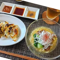 Snapdishの料理写真:塩ラーメン&餃子|emiさん