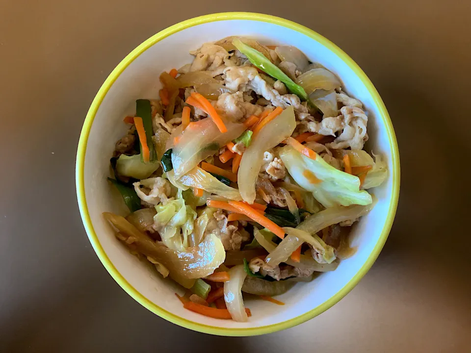 豚肉野菜炒め丼|ばーさんさん