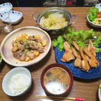 Snapdishの料理写真:じゃがいもと豚肉の甘煮・手羽先の甘辛揚げ・豚バラのミルフィーユ・マカロニサラダ・ご飯・味噌汁🌺|chiyukiさん