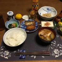 Snapdishの料理写真:ご飯、塩鯖焼き、コロッケ、小松菜のお浸し、もやしのお浸し、沢庵、冷奴、豚汁、麦茶、みかん(夕飯)|enarinさん