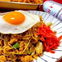 Snapdishの料理写真:目玉焼き乗っけ焼きそば🍳