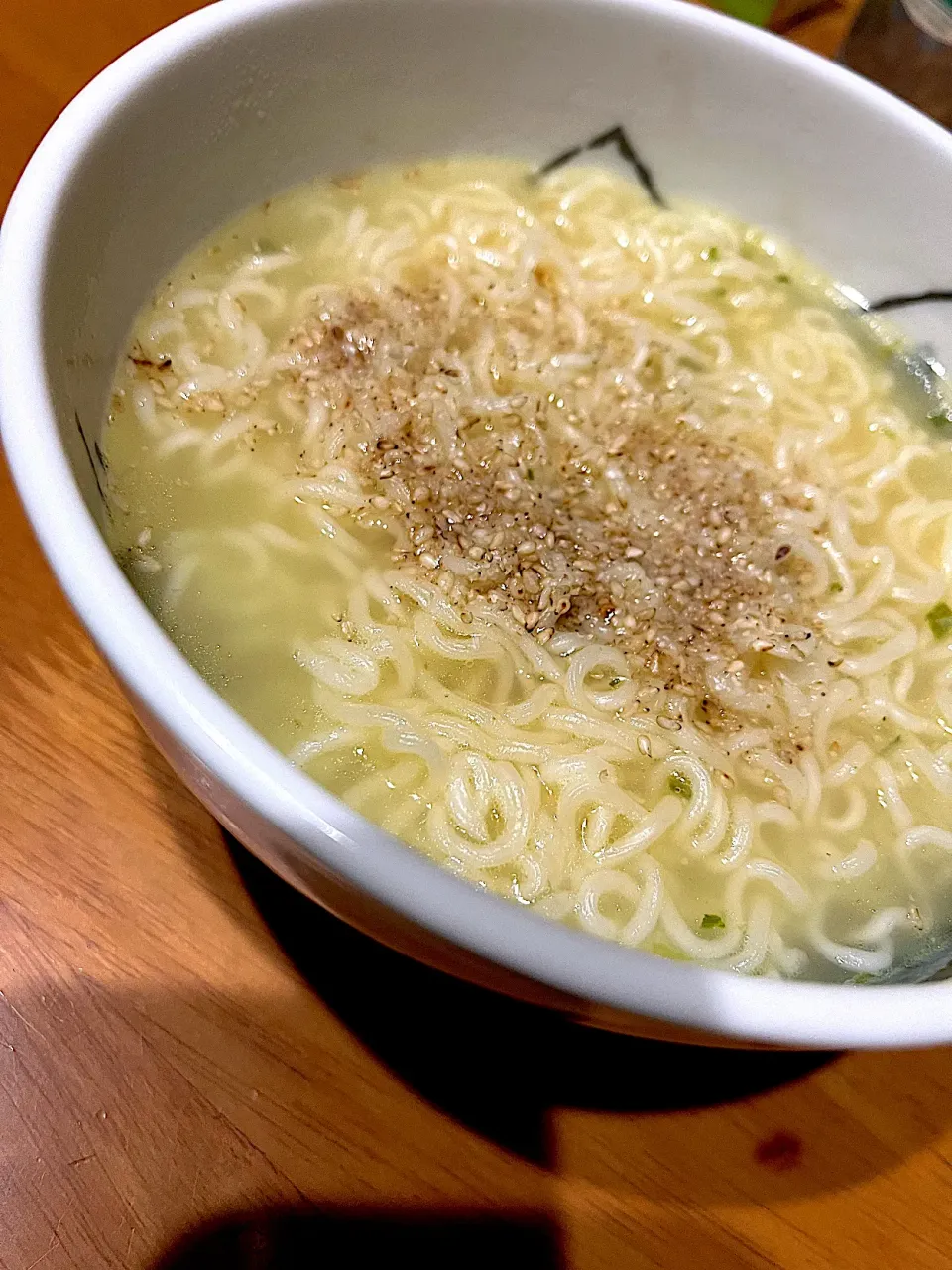 長めの昼寝からの〜 #夕飯　サッポロ一番しおラーメン|ms903さん