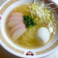 Snapdishの料理写真:飯田商店　塩ラーメンスープと麺使用|こっぷさん