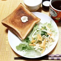 Snapdishの料理写真:厚切りトースト| akkoさん