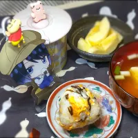 Snapdishの料理写真:朝食のおにぎり&お味噌汁|イリヤさん