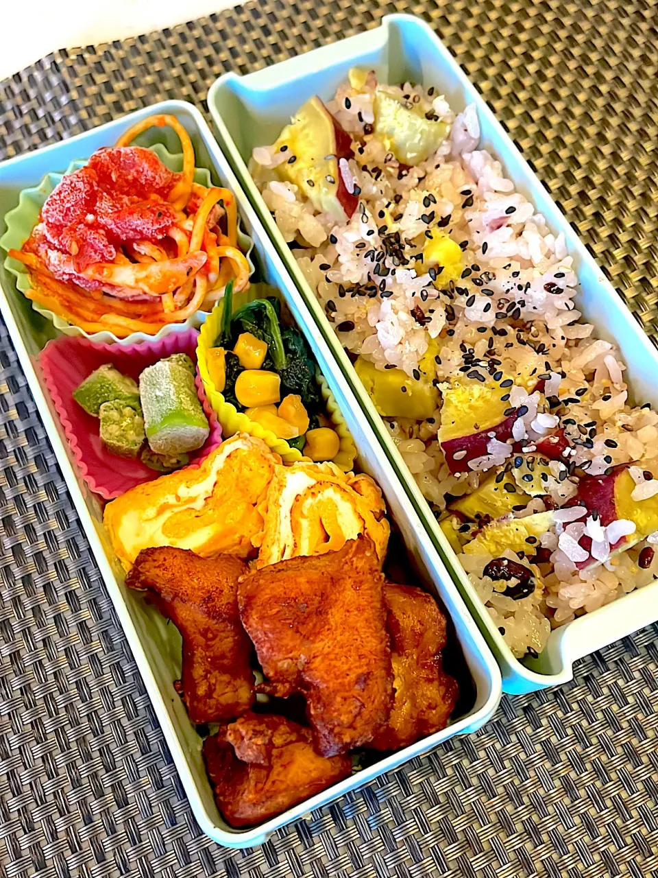 Snapdishの料理写真:おっさん弁当　パスタ🍝　オクラ　ほうれん草と🌽のバター　卵焼き　ムネ唐🍗　20穀米🍠入り|ひげおやじさん