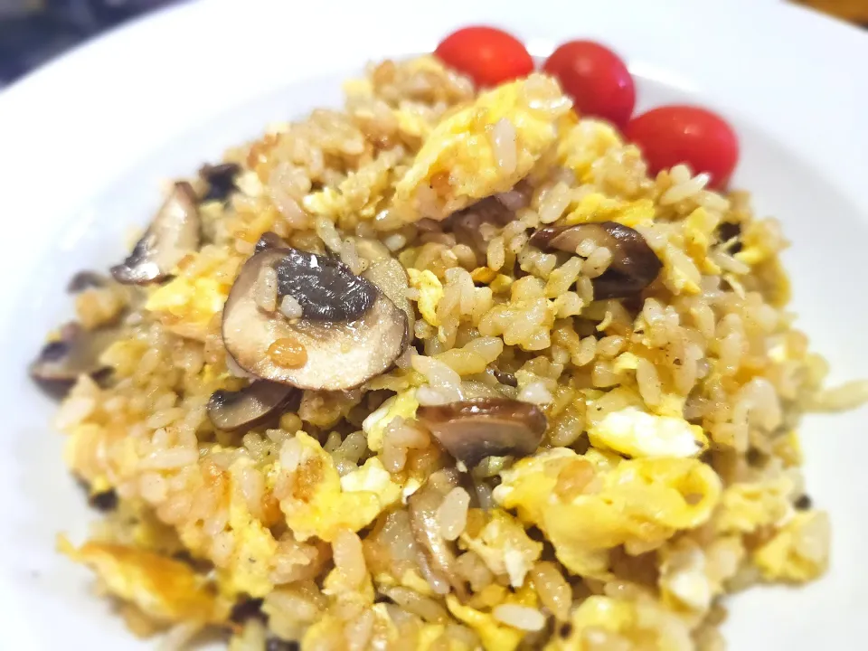 simple lunch - butter garlic Japanese rice with mushrooms and egg|Chua Jeanさん