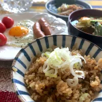 Snapdishの料理写真:炊き込みご飯のあさごはん🍚💕|Tina Tomoko😋さん