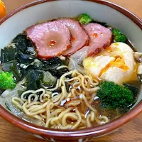 Snapdishの料理写真:マルちゃん正麺🍜、醤油味❗️(*´ω`*)✨|サソリさん