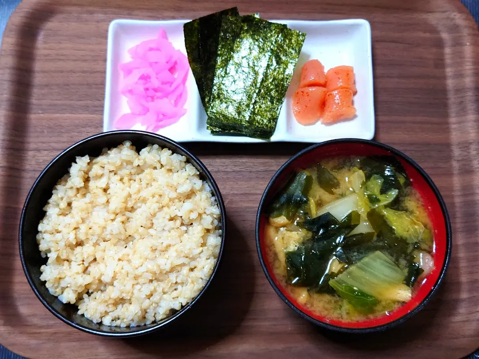 今日の朝ごはん（玄米ごはんに白菜のみそ汁、辛子明太子・味付のり・しそざくら）|Mars＠釜飯作り研究中さん