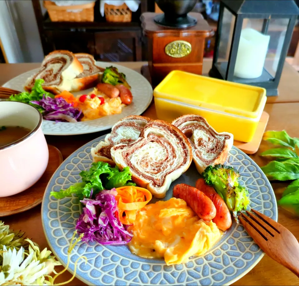 うずまき食パンプレートで朝ごはん✨|さらママさん