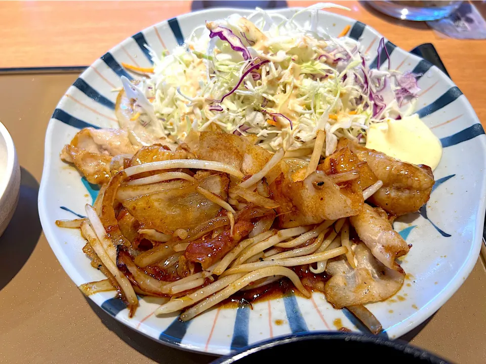 Snapdishの料理写真:今日はやよい軒でしょうが焼き定食|yokoさん