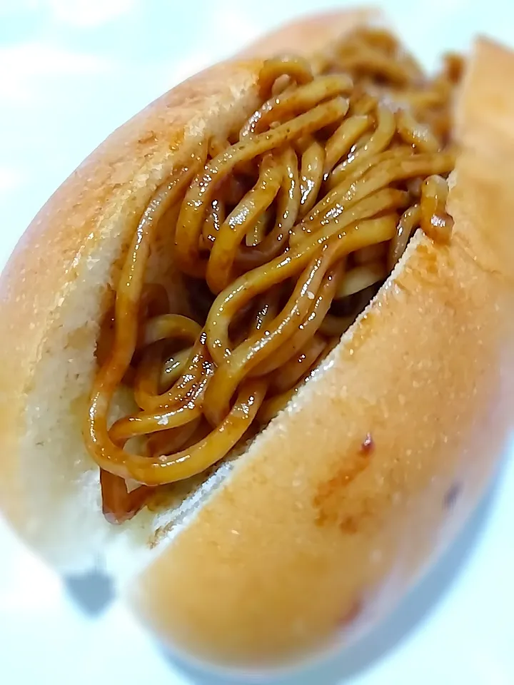 ソースが決め手の焼きそばパン|おはぎさん