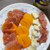 Snapdishの料理写真:柿の生ハム巻き| ちゃっぴ〜さん